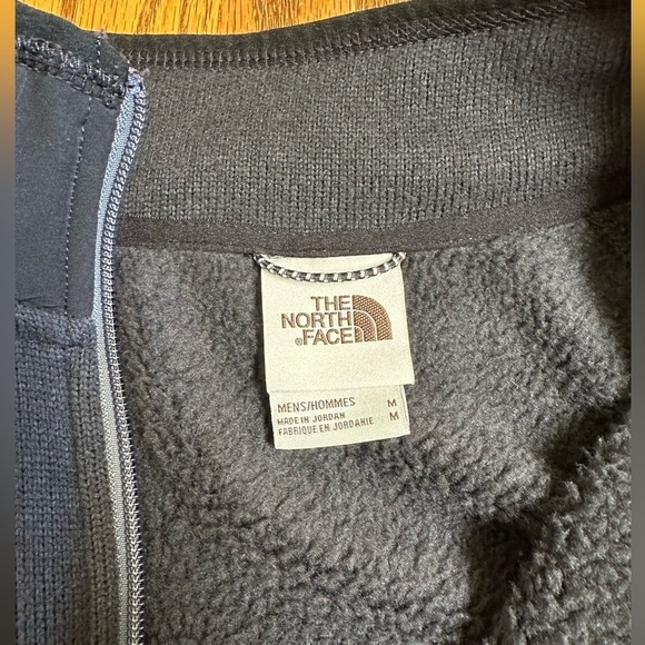 North Face Men’s Quarter Zip, Medium - Picture 3 of 4